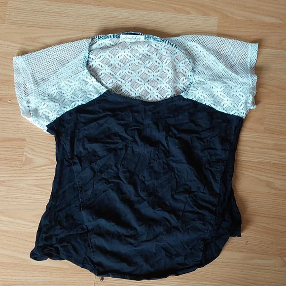 Tee - Picture 1 of 4